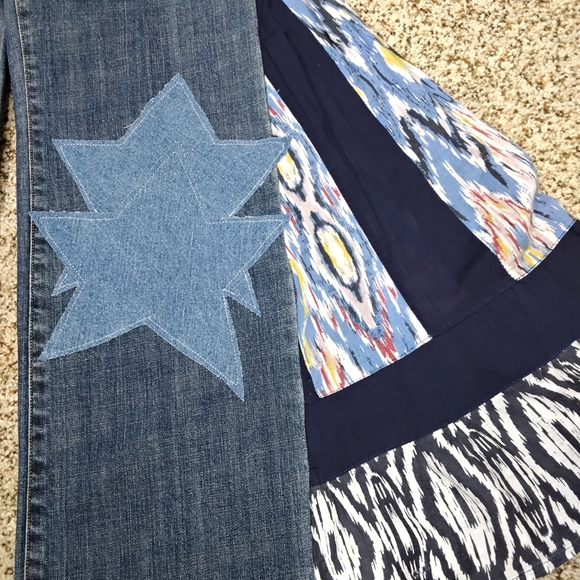 3835 Size 10 Jones New York Chic Blue Flare Jeans with Star Accents - Picture 2 of 6